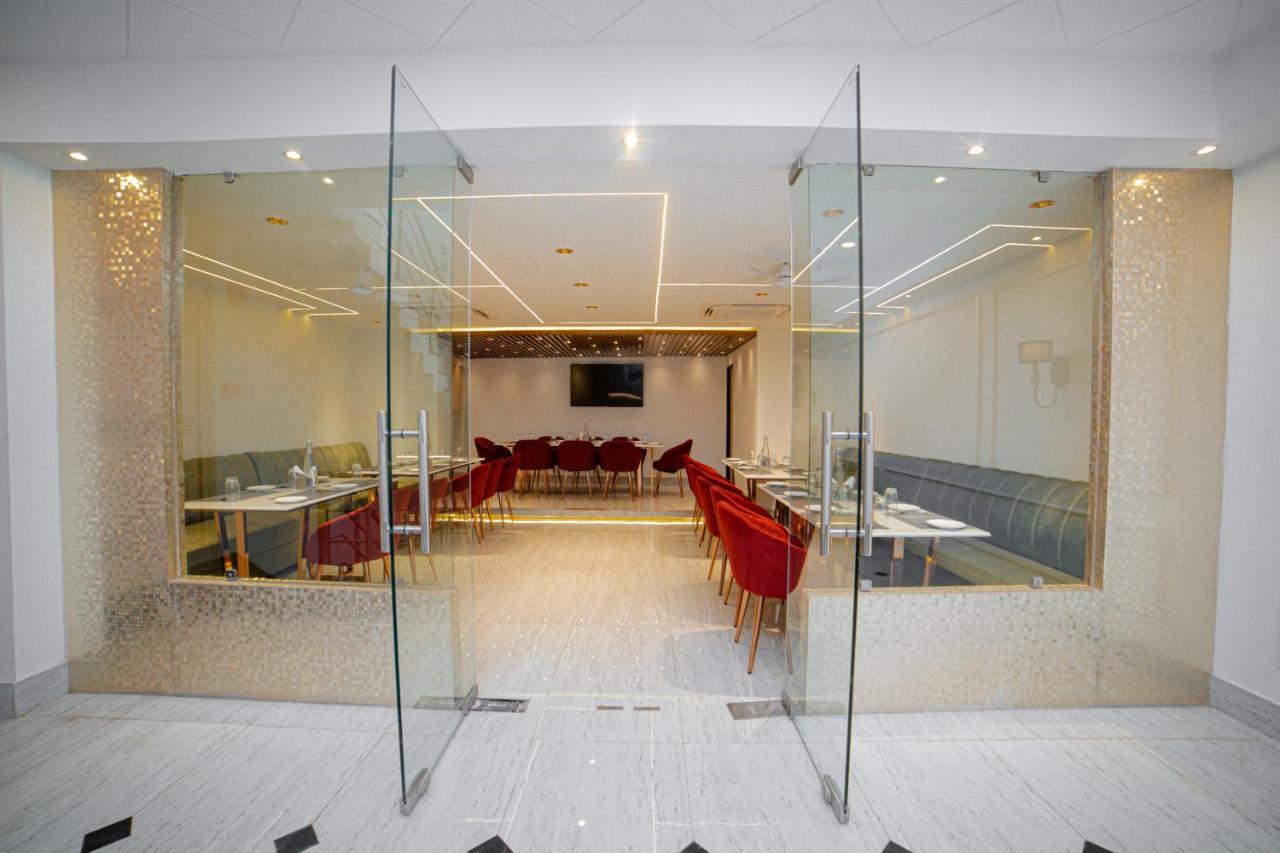 Pearl Courtyard Hotel Varanasi Bagian luar foto