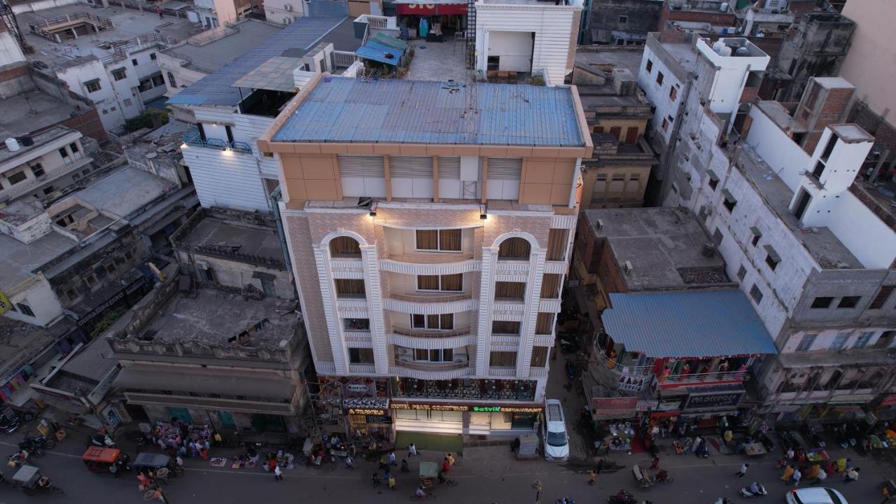 Pearl Courtyard Hotel Varanasi Bagian luar foto