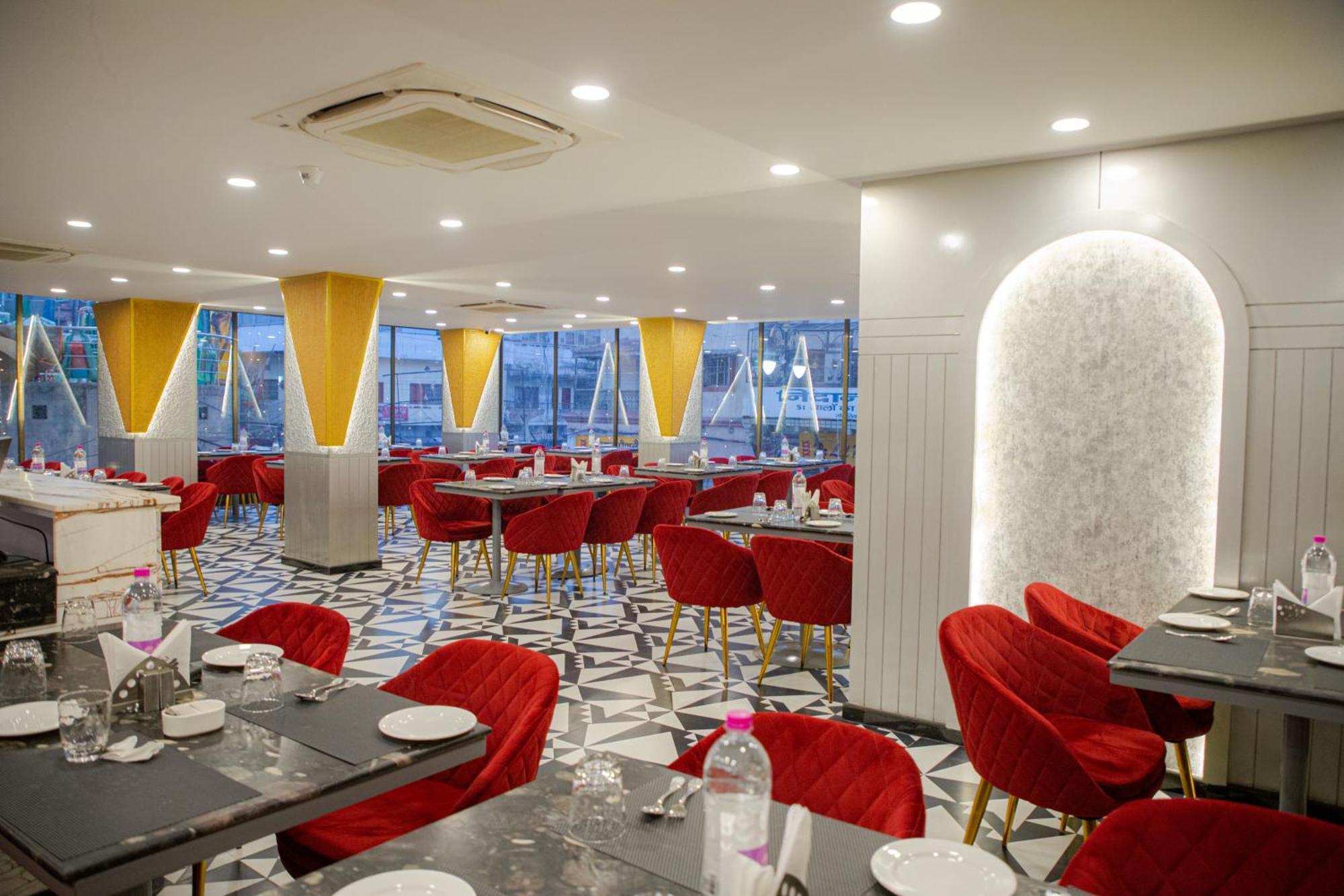 Pearl Courtyard Hotel Varanasi Bagian luar foto