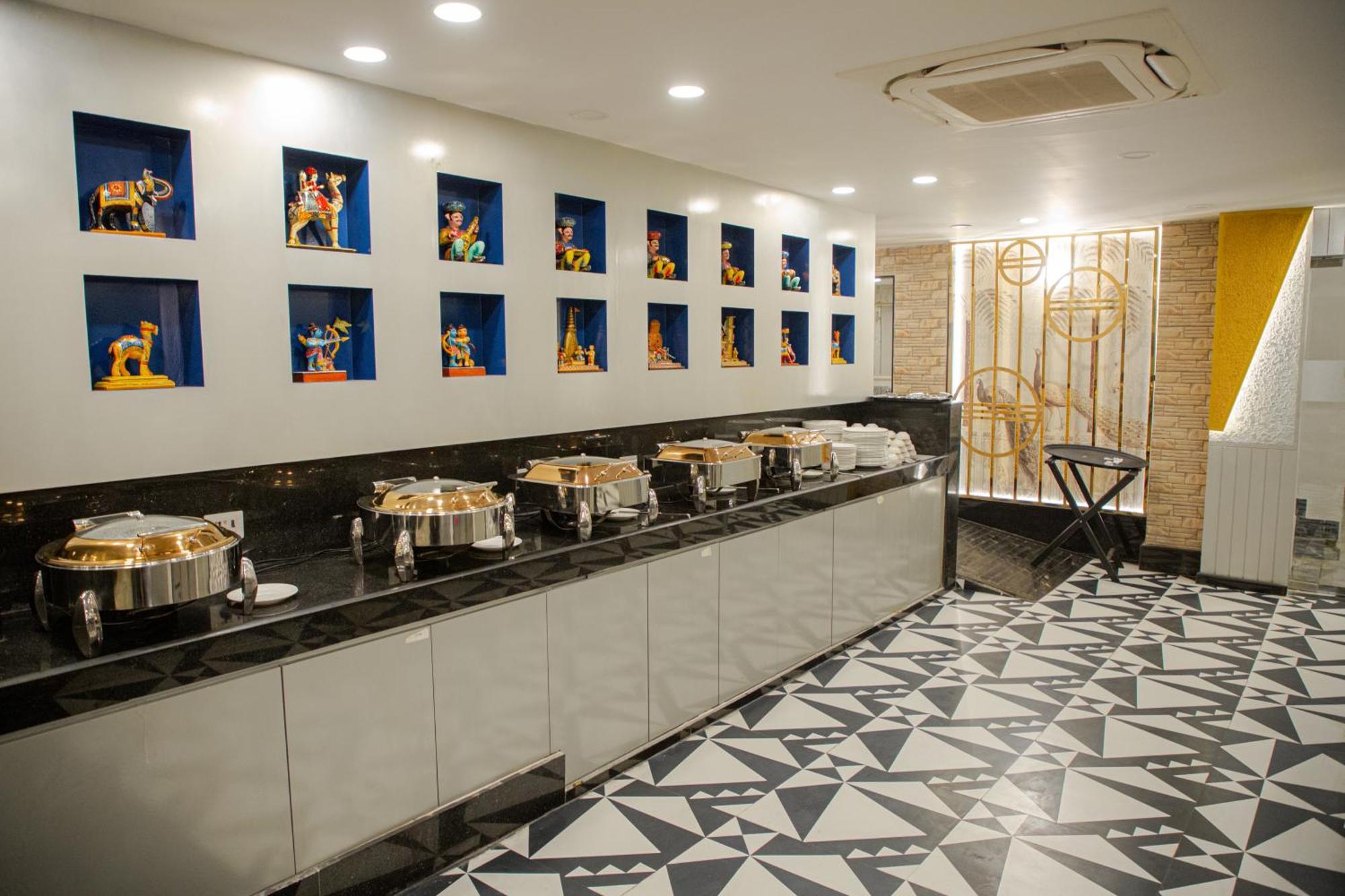 Pearl Courtyard Hotel Varanasi Bagian luar foto