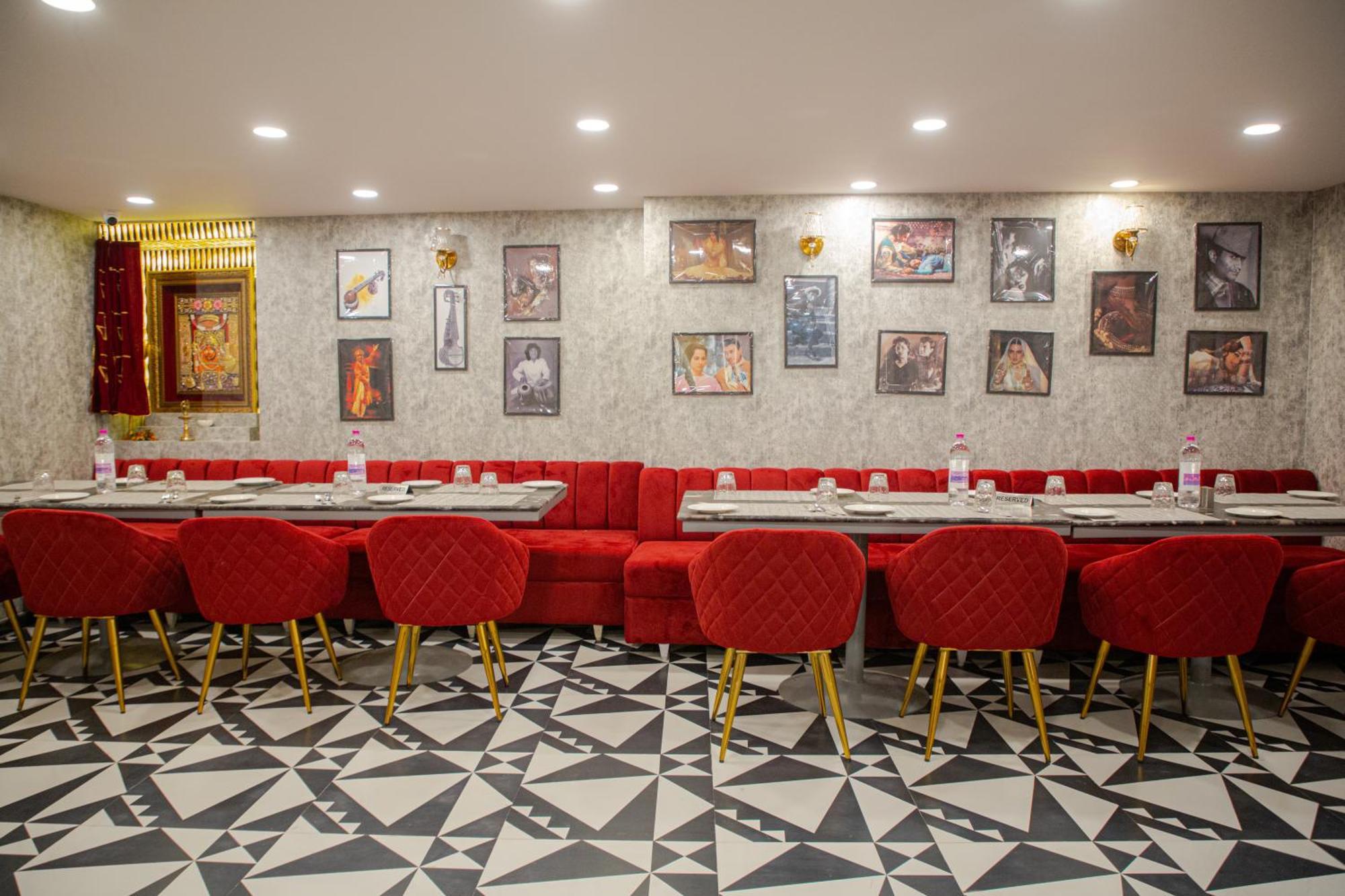 Pearl Courtyard Hotel Varanasi Bagian luar foto