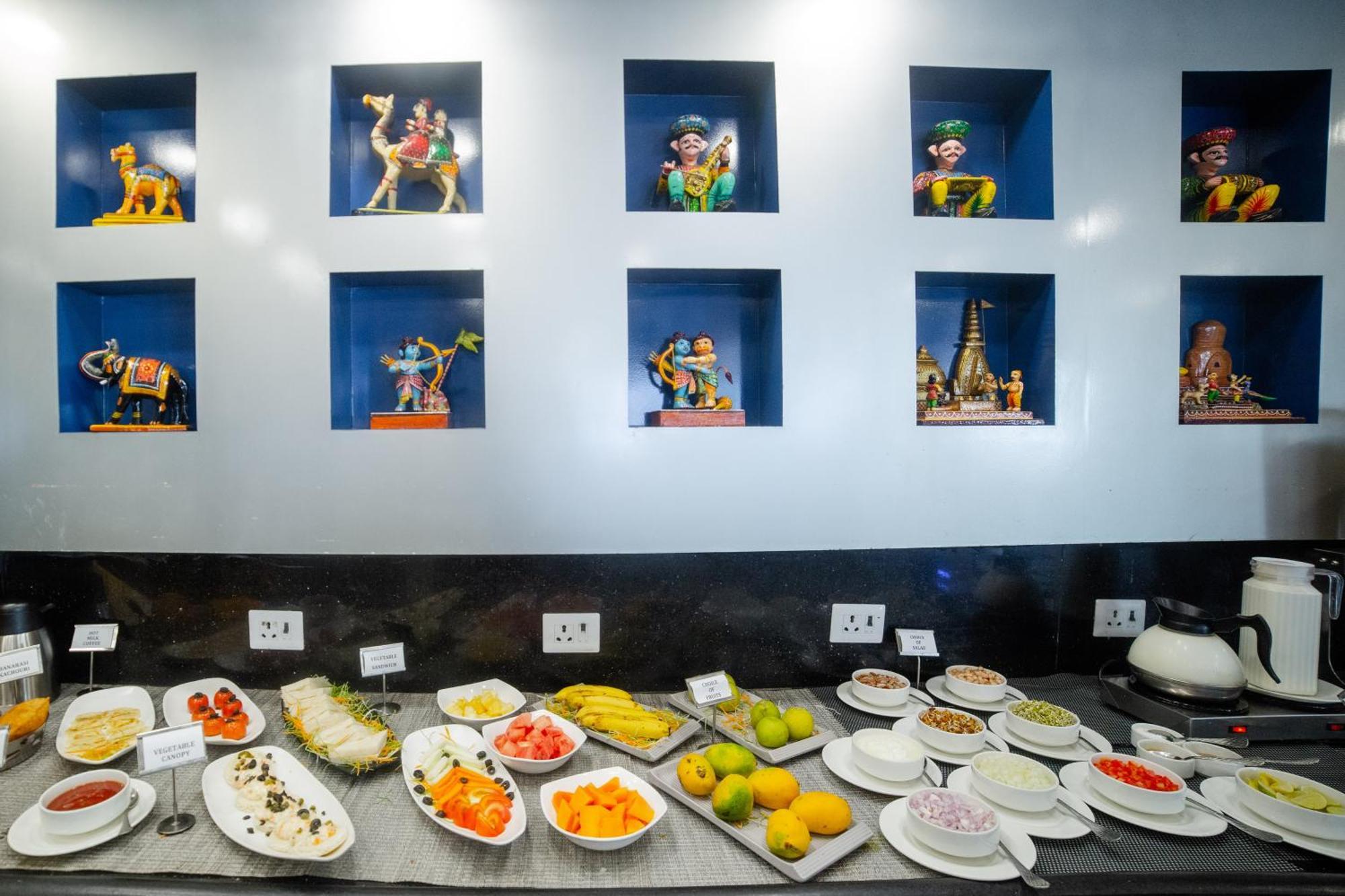 Pearl Courtyard Hotel Varanasi Bagian luar foto