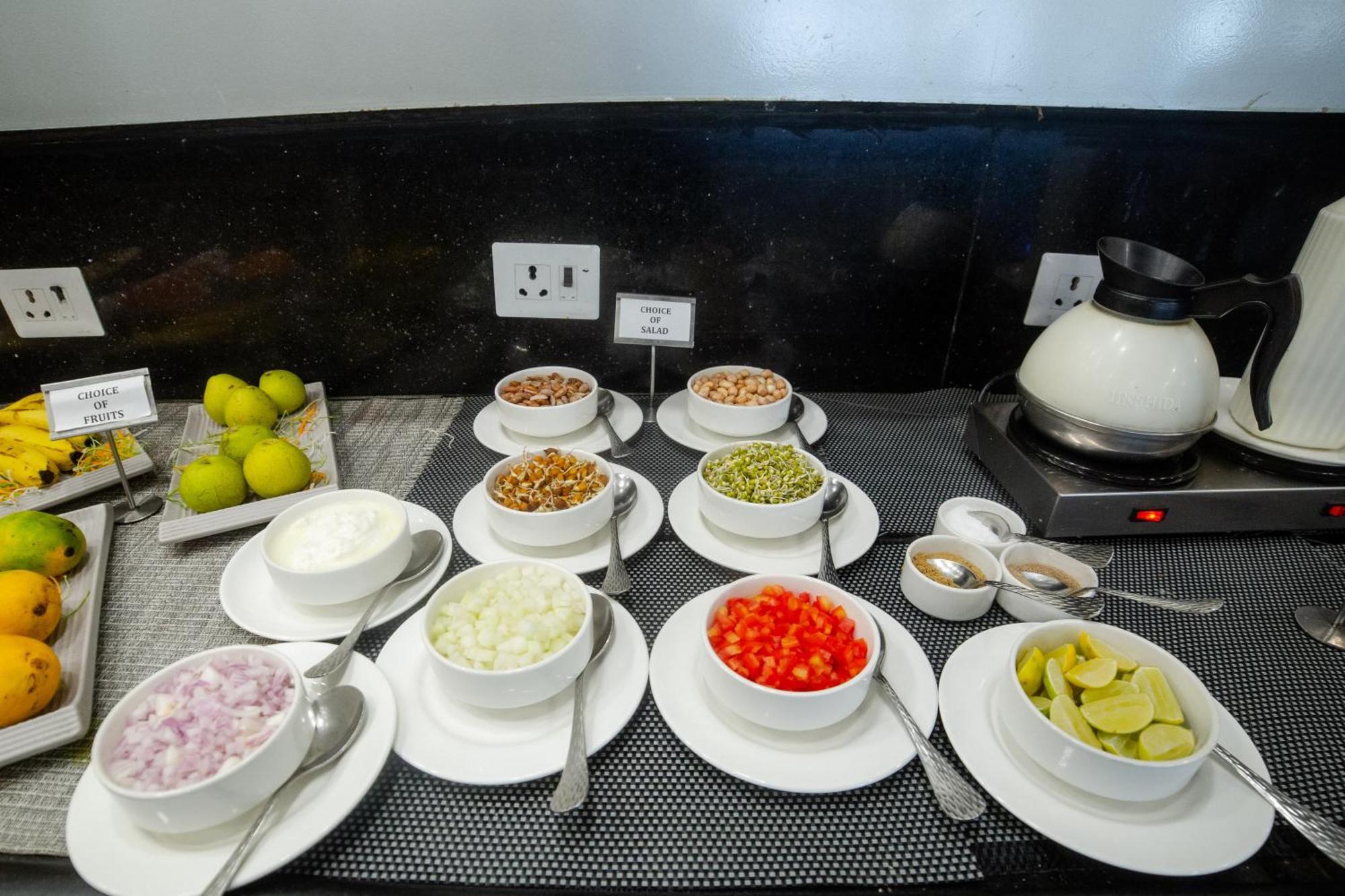 Pearl Courtyard Hotel Varanasi Bagian luar foto