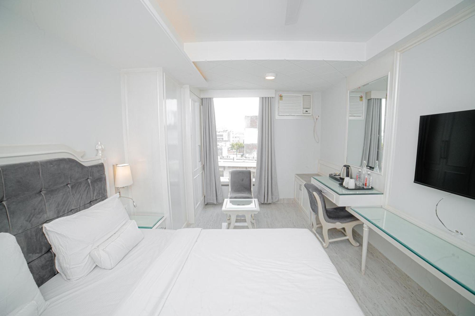 Pearl Courtyard Hotel Varanasi Bagian luar foto